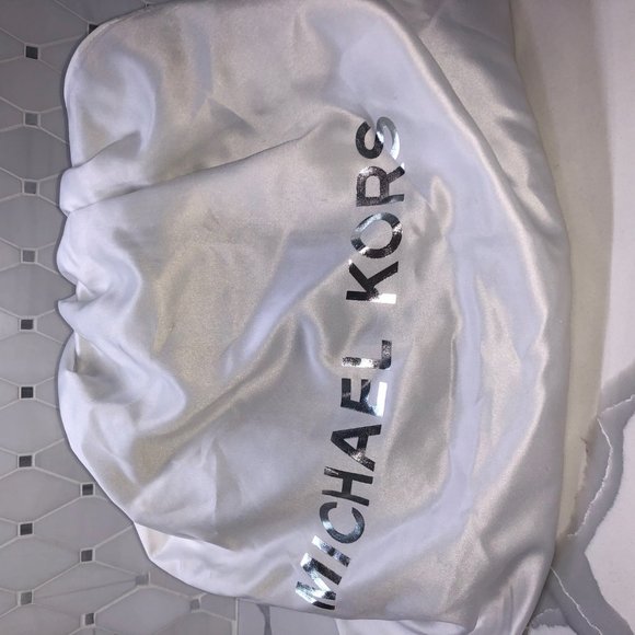 AUTHENTIC Michael Kors Medium Satchel - Picture 10 of 10